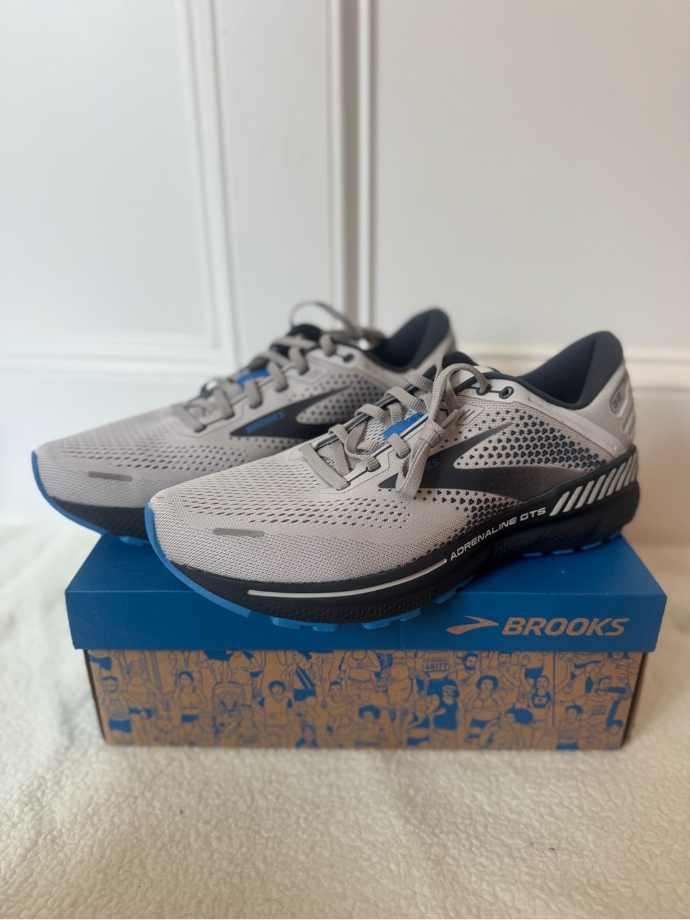 WIDE Brooks Adrenaline GTS 22 Men’s Running Shoes